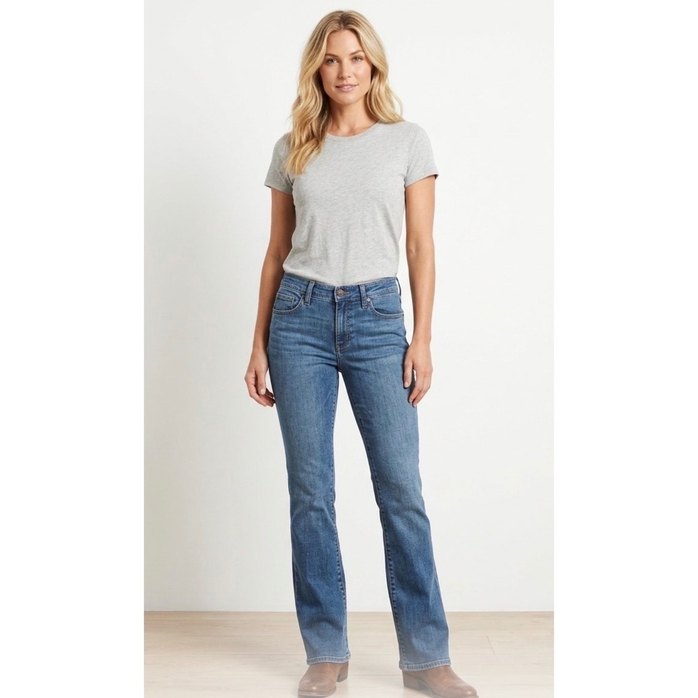 Levis Women Classic Bootcut Jeans Medium Wash Blue Size 10 Stretch Denim